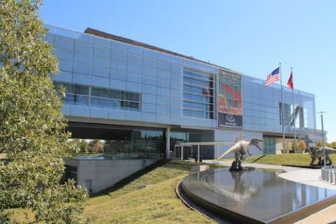 Clinton Library building with dinosaur statues