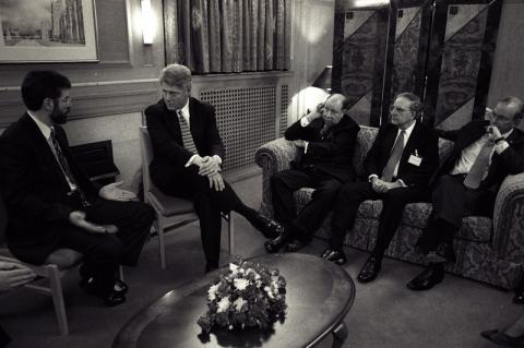President Clinton holds a meeting to discuss peace in Ireland