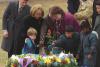 Wreath Laying in Oklahoma City President Clinton and First Lady Hillary Rodham Clinton participate in a wreath laying ceremony with bombing survivors at the former site of the Murrah Federal Building in Oklahoma City