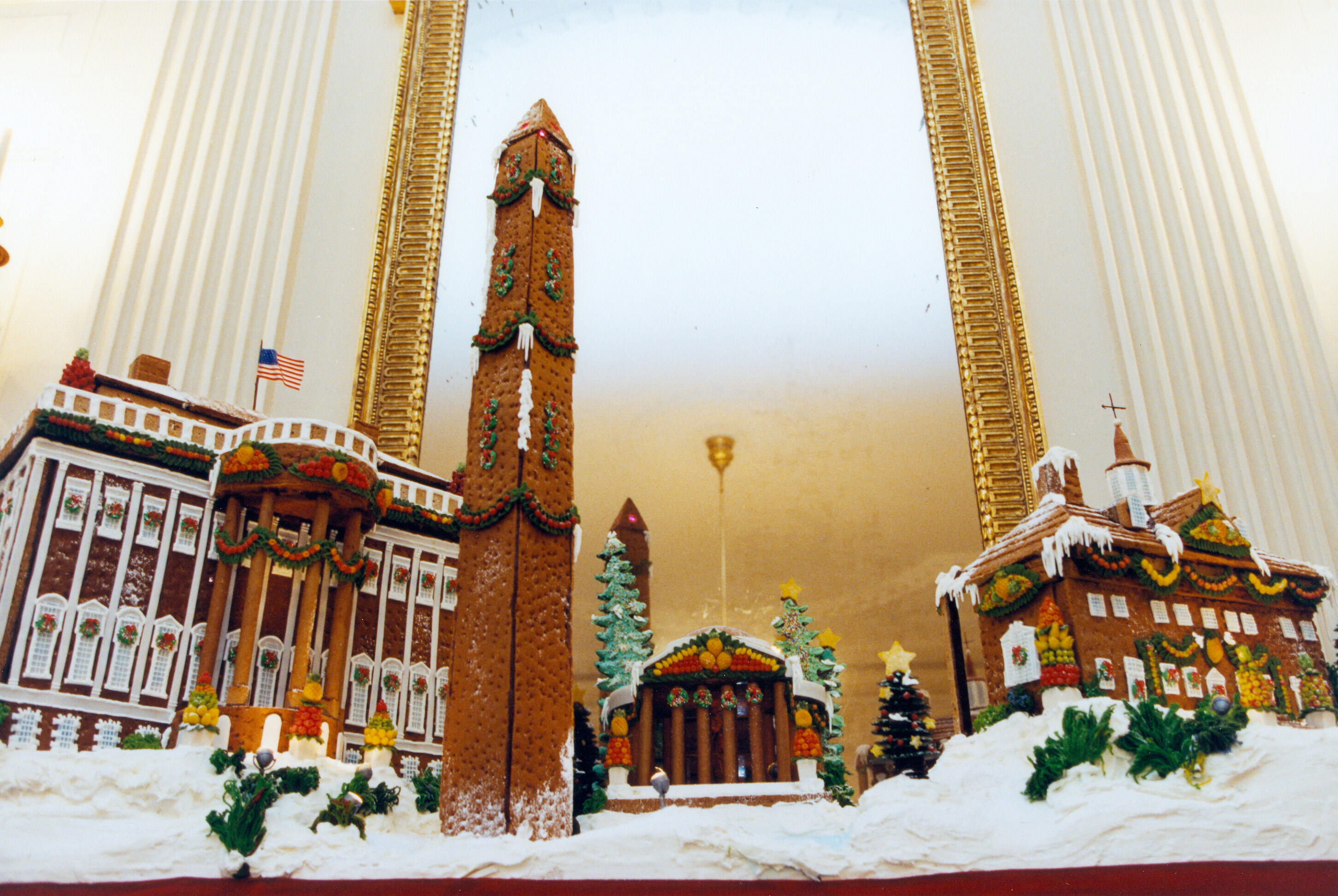 Brown historic buildings made of gingerbread. The candy decorated buildings include the White House, the Washington Monument, the Jefferson memorial, and Mt. Vernon.