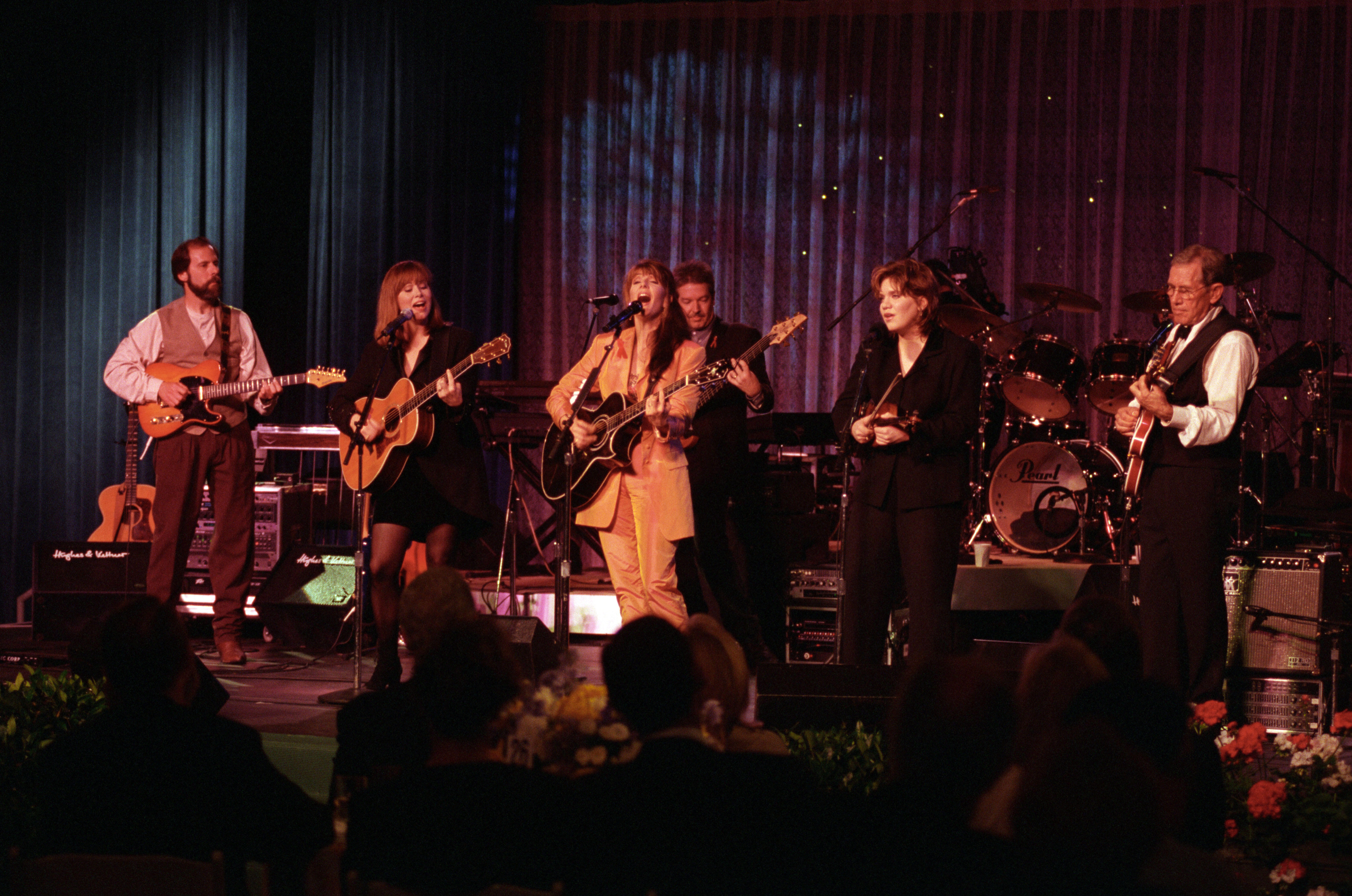 Alison Krauss, Suzy Bogguss, Kathy Mattea and Chet Atkins and band perform for the WETA "Women of Country" concert on the South Lawn of the White House