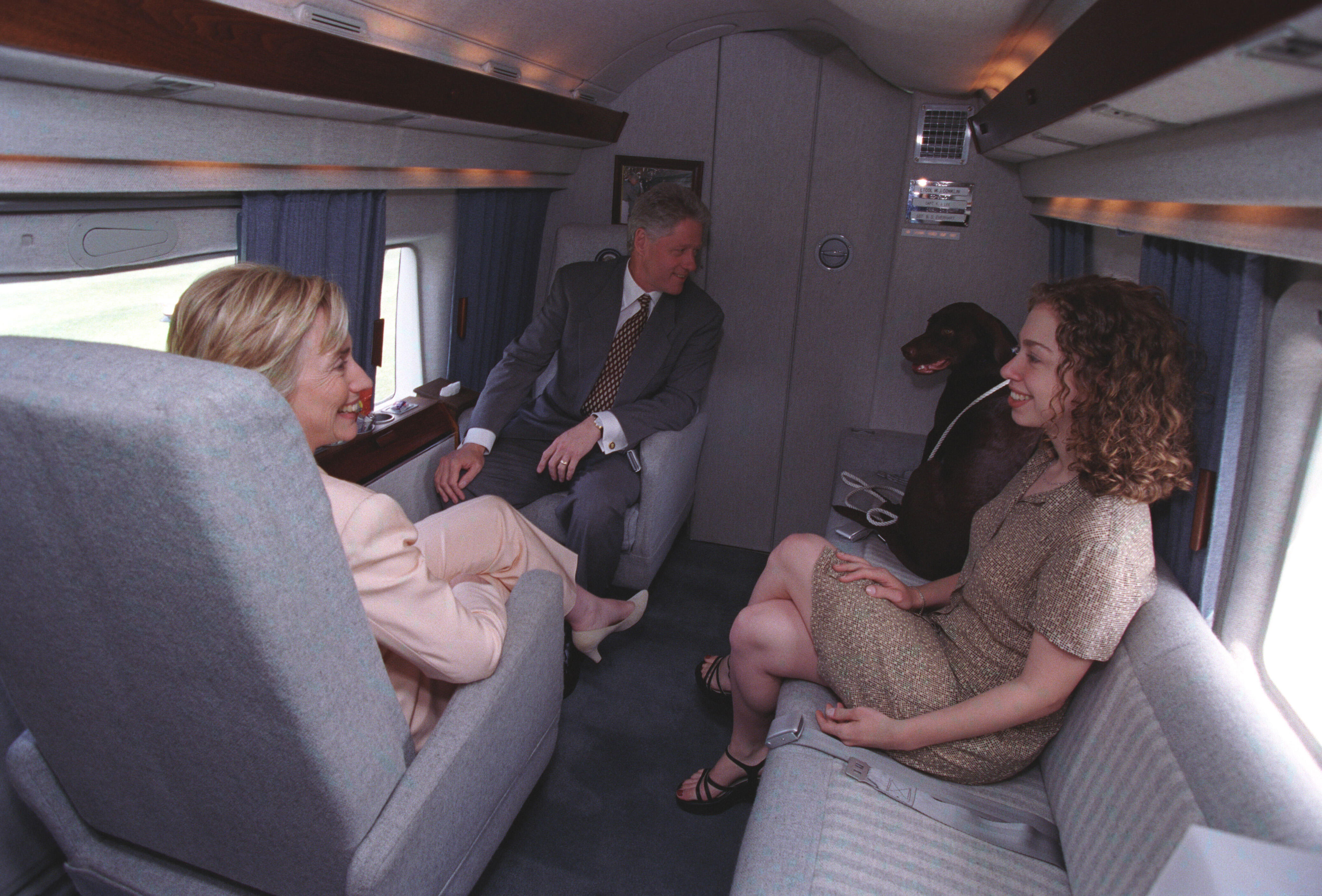 The President, First Lady, Chelsea, and Buddy the Dog sit inside Marine One