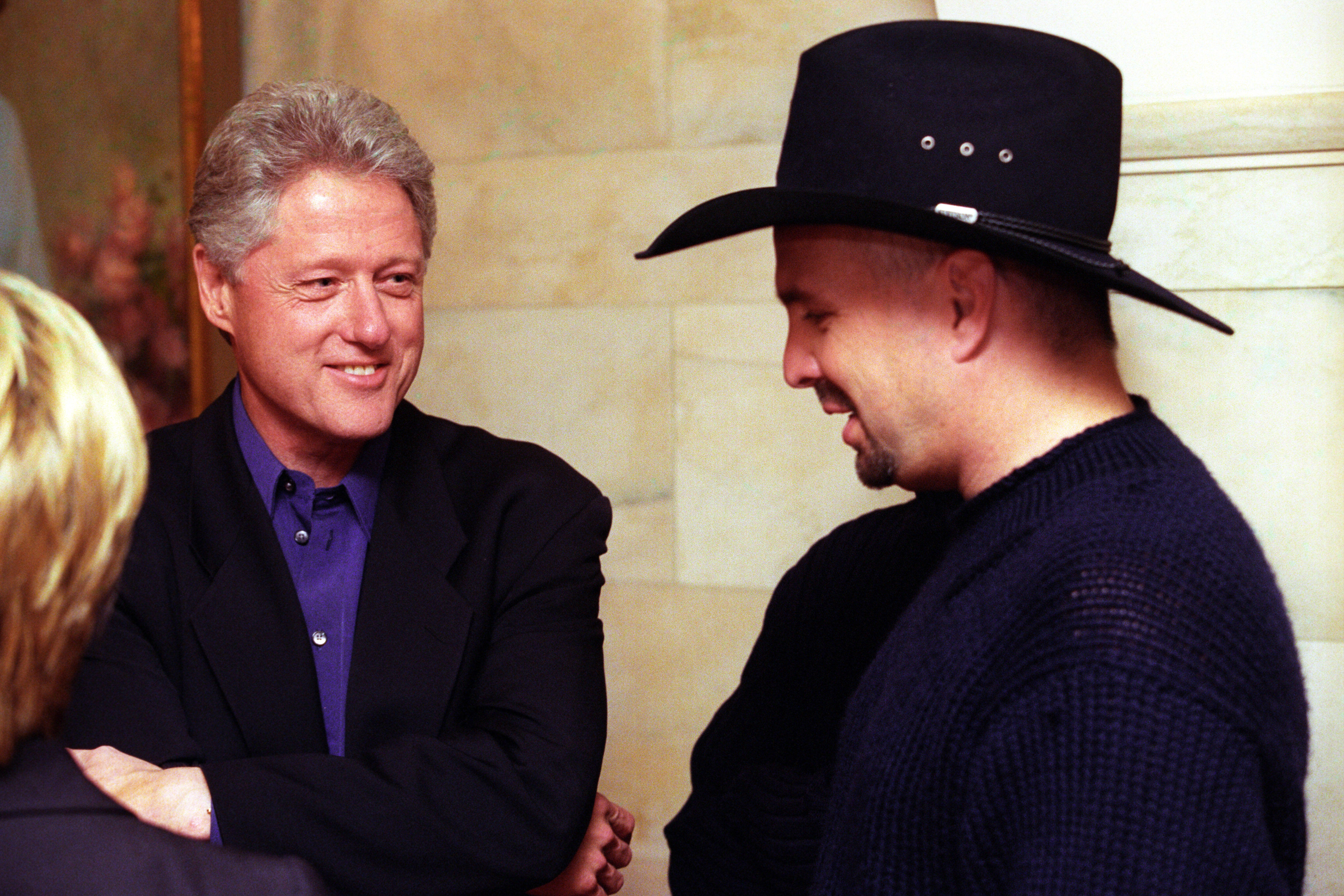 President Clinton talks with musician Garth Brooks at the White House prior to the VH1 Save the Music concert