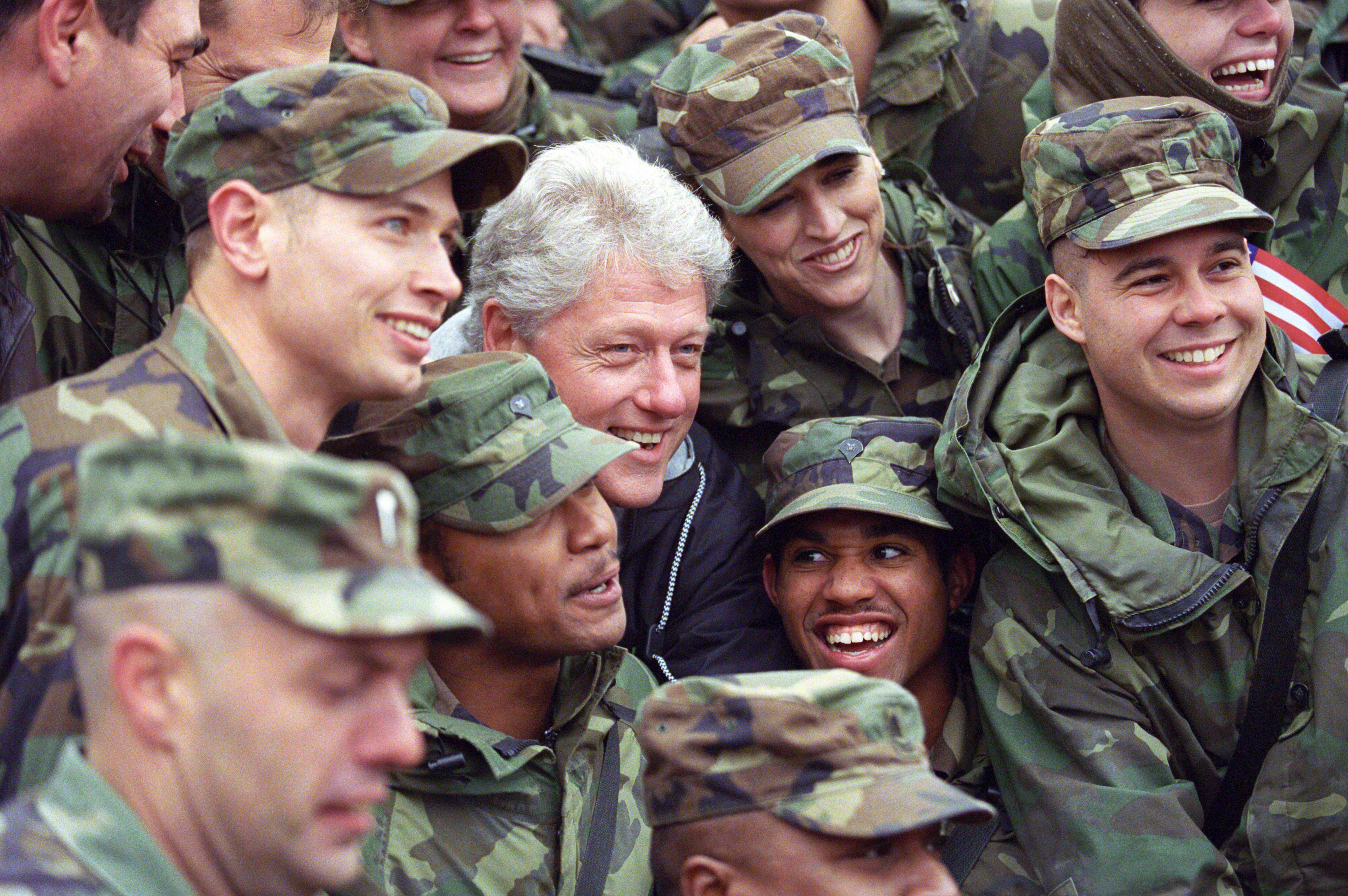 President Clinton poses for a photograph with the troops of Task Force Falcon at Camp Bondsteel, Kosovo