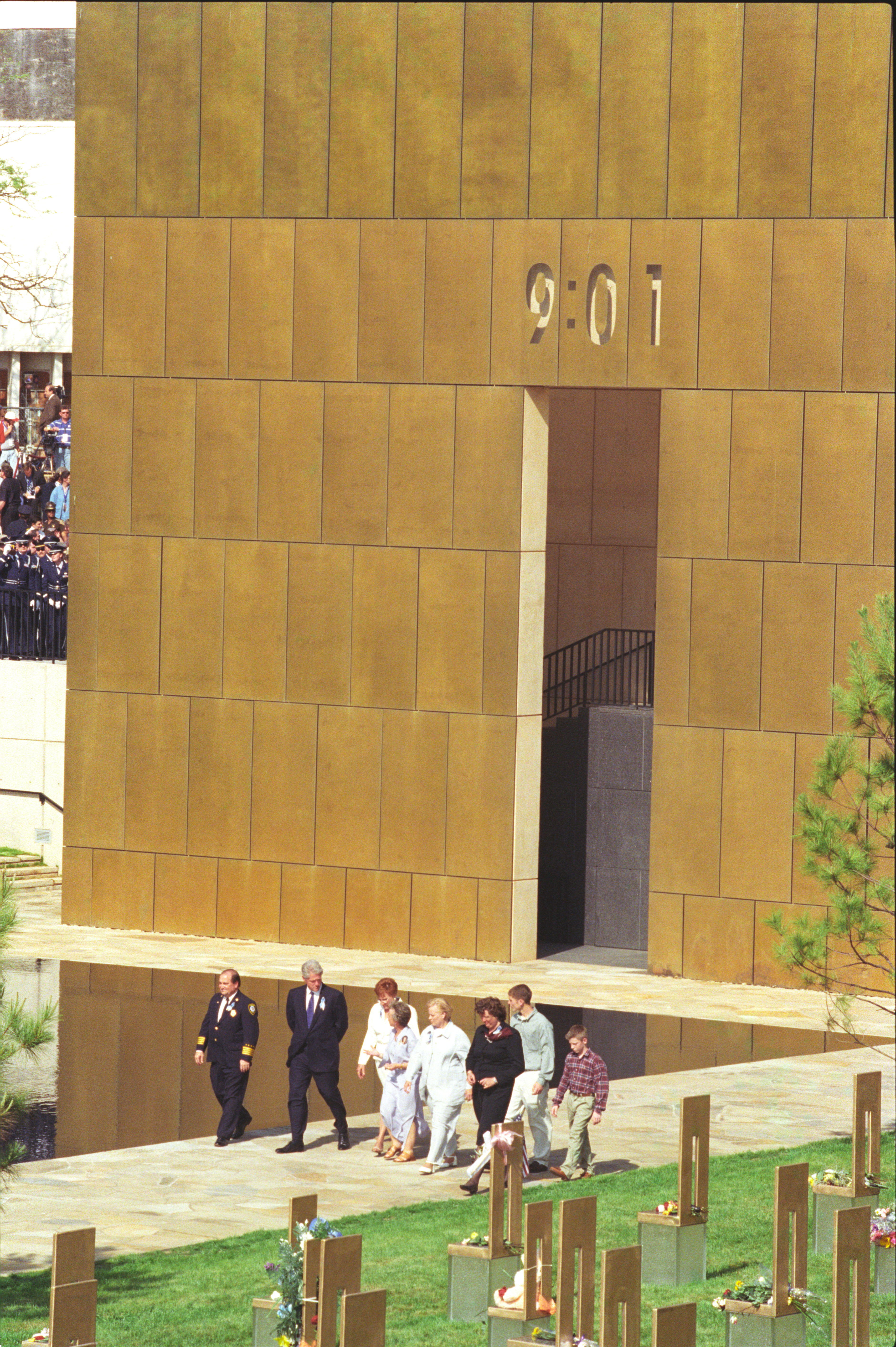President Clinton tours the grounds of the Oklahoma City National Memorial